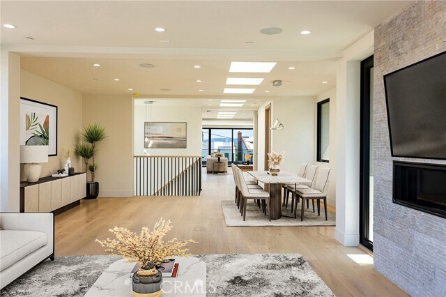 Building Photo - 404 16th St