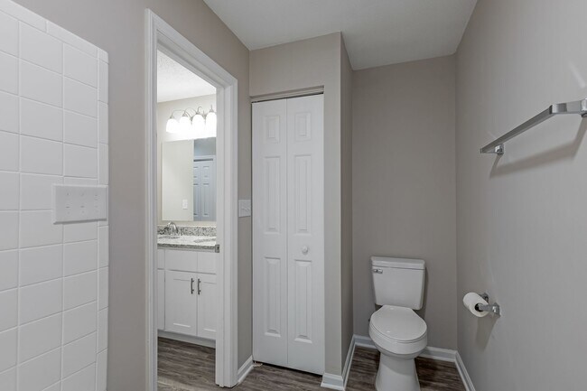 Building Photo - Discover Your Lakeside Oasis: 2 Bedroom Condo at Harris Lake