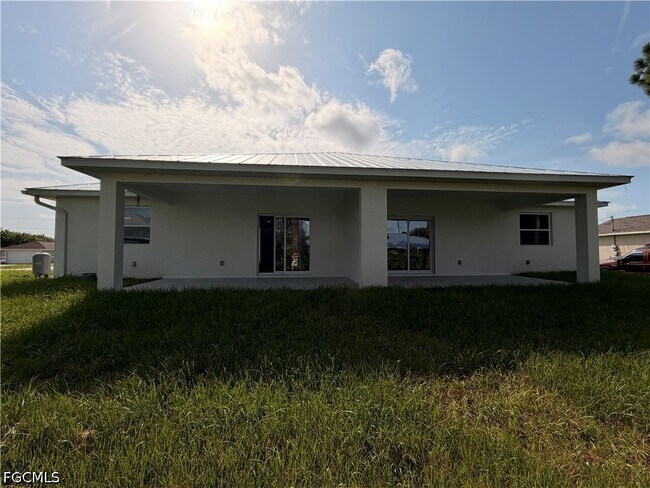 Building Photo - 2212 Armour Rd