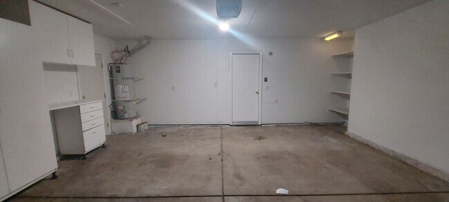 Building Photo - Antelope Single Story, - 3 bedroom, 2 bath - Separate Living Room, Family Room w/fireplace  Low M...
