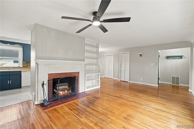 Building Photo - 9105 Main St