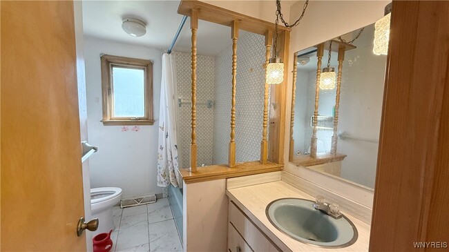 Building Photo - 2547 William St