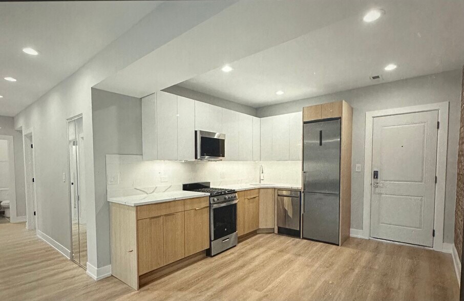 Building Photo - 1551 W Juneway Ter