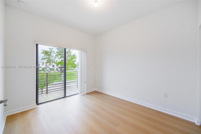 Building Photo - 640 NE 207th St