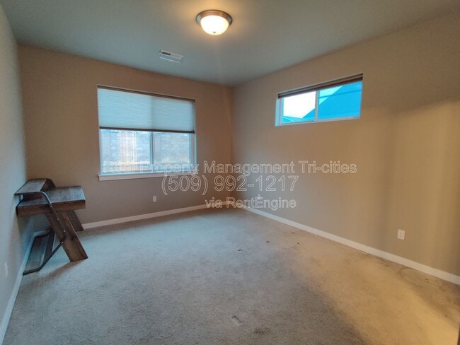 Building Photo - 8817 Grandview Dr