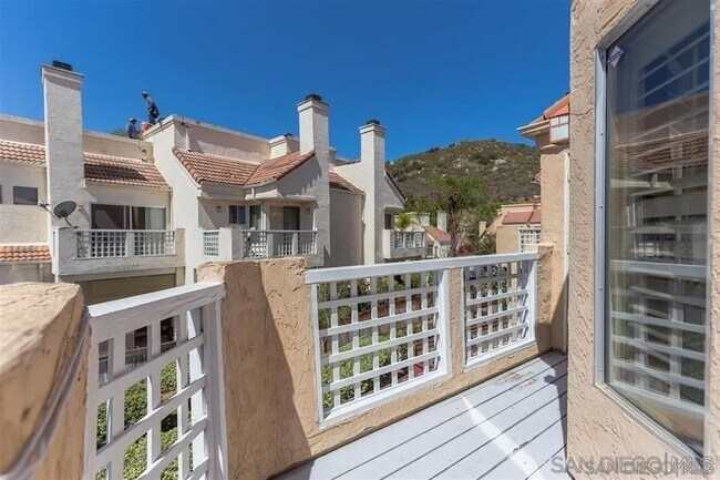 Building Photo - 12049 Calle De Montana