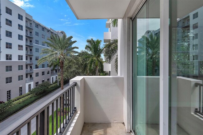 Building Photo - 2421 NE 65th St