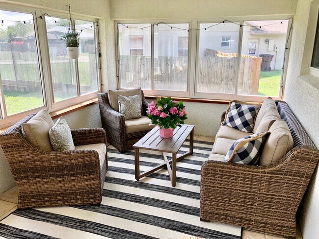 Building Photo - 2409 Sweetwater Blvd