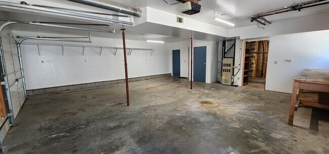 Building Photo - 226 N High Bridge Rd