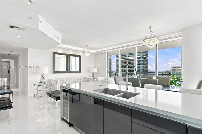 Building Photo - 1080 Brickell Ave