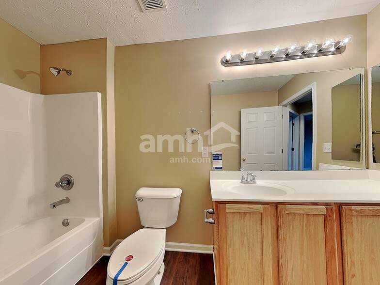 Building Photo - 15 Woodsong Ct