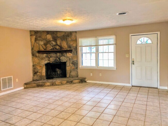 Building Photo - Affordable 2 bedroom in Athens!