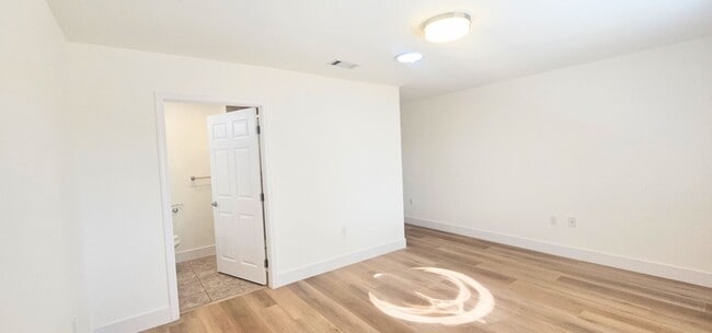 Building Photo - Single Story Senior Home - Newly Remodeled...