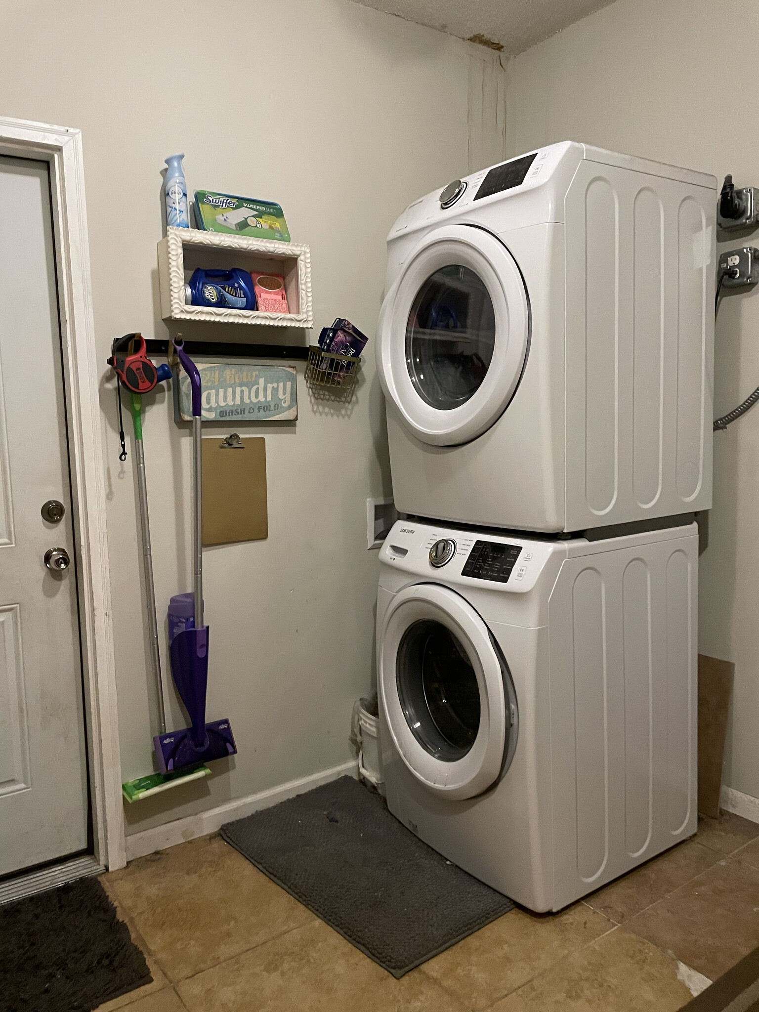 Free laundry - 2533 7th Ave E
