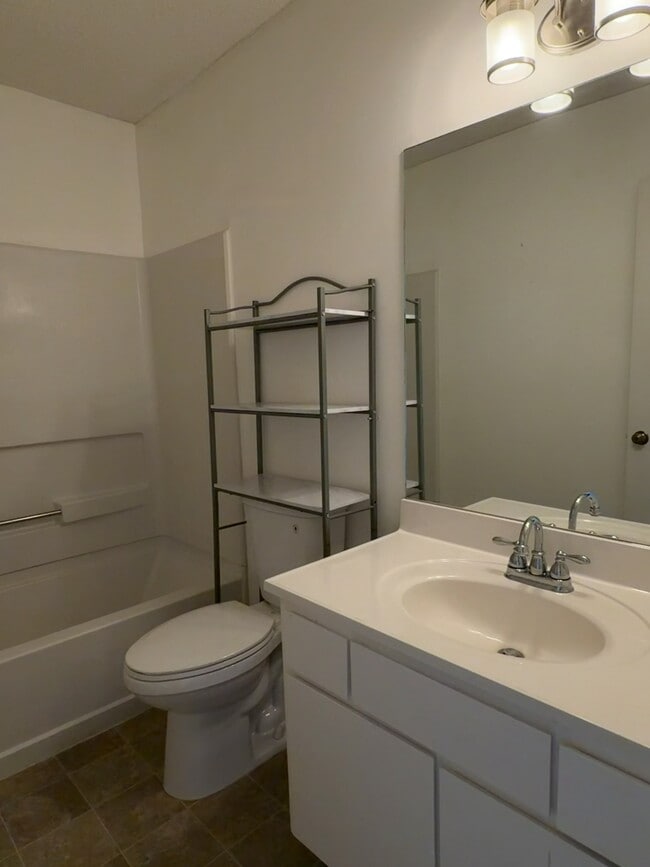 Building Photo - 105 Shoals Dr