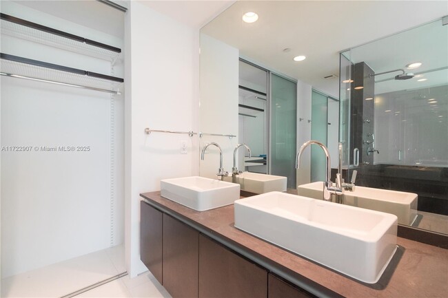 Bathroom - 1040 Biscayne Blvd