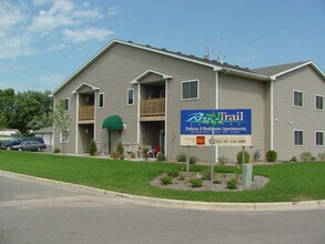 Building Photo - Deluxe 2 Bedroom Apartment