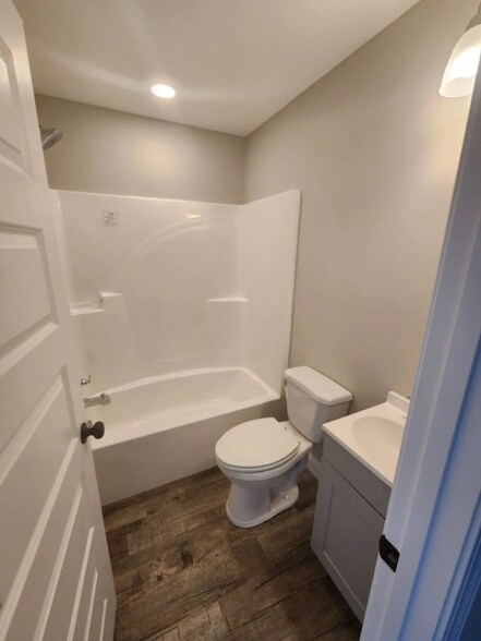 Building Photo - 107 Townview Dr