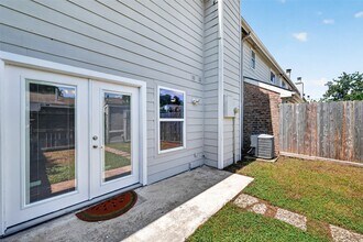 Building Photo - 7932 Grow Ln