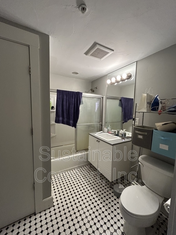 Building Photo - 28 Adams St