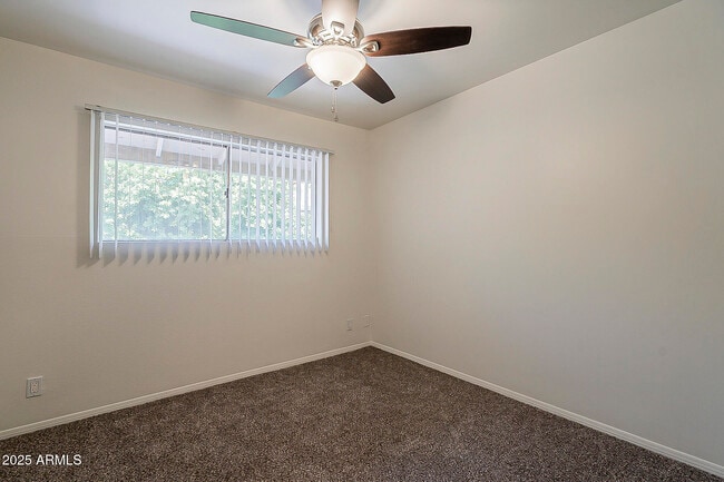 Building Photo - 1023 N 84th Pl