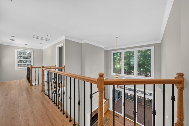 Building Photo - 113 7 Oaks Way