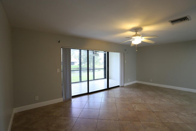 Building Photo - 1715 Woodbridge Lakes Cir