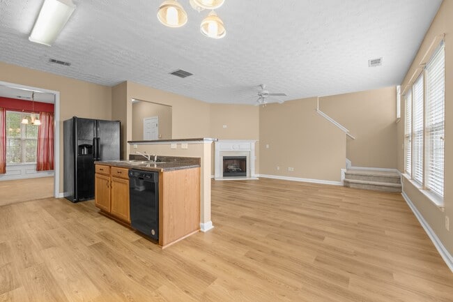 Building Photo - 6225 Shenfield Ln