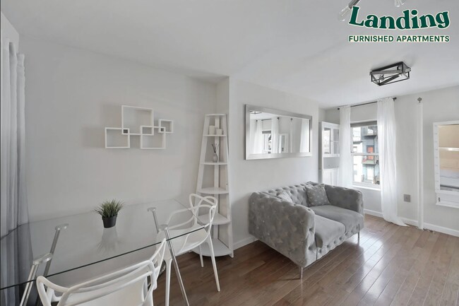 Building Photo - 371 E 10th St