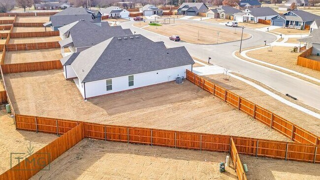 Building Photo - A Blend of Modern Luxury and Comfort