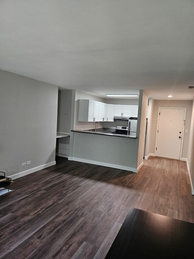 Building Photo - 5810 Oakwood Dr