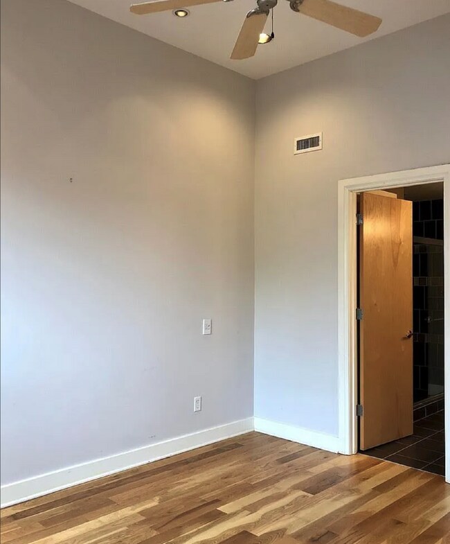Building Photo - 302 Van Buren St