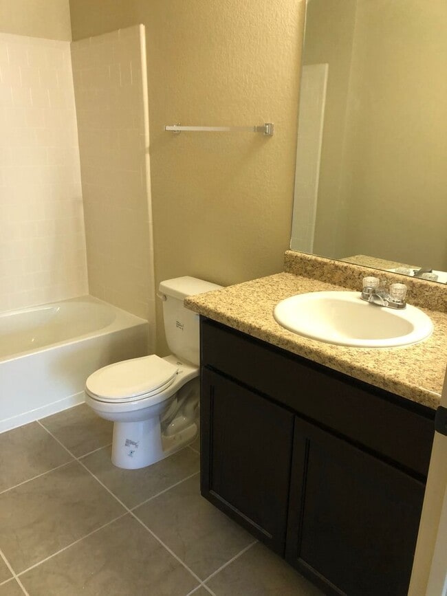 Building Photo - 3 bedroom Townhome in Desert Sky!