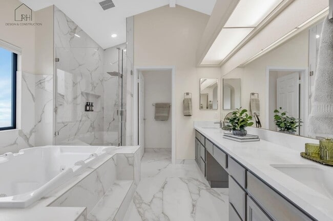 Building Photo - 27 Tulip Ln