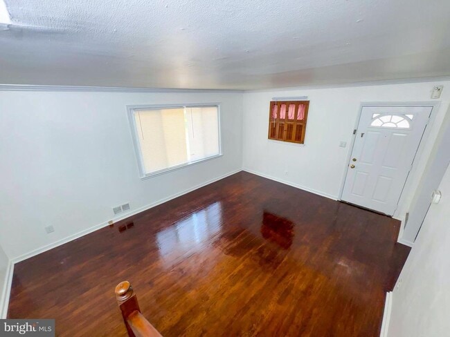 Building Photo - 12040 Valleywood Dr