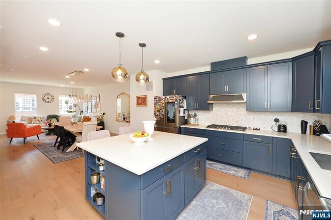 Building Photo - 60 Litchfield Ln