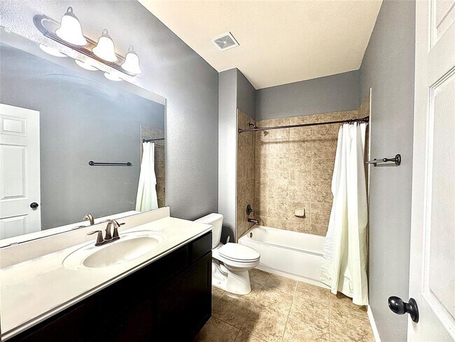 Building Photo - 10007 Red Tamarack Ln