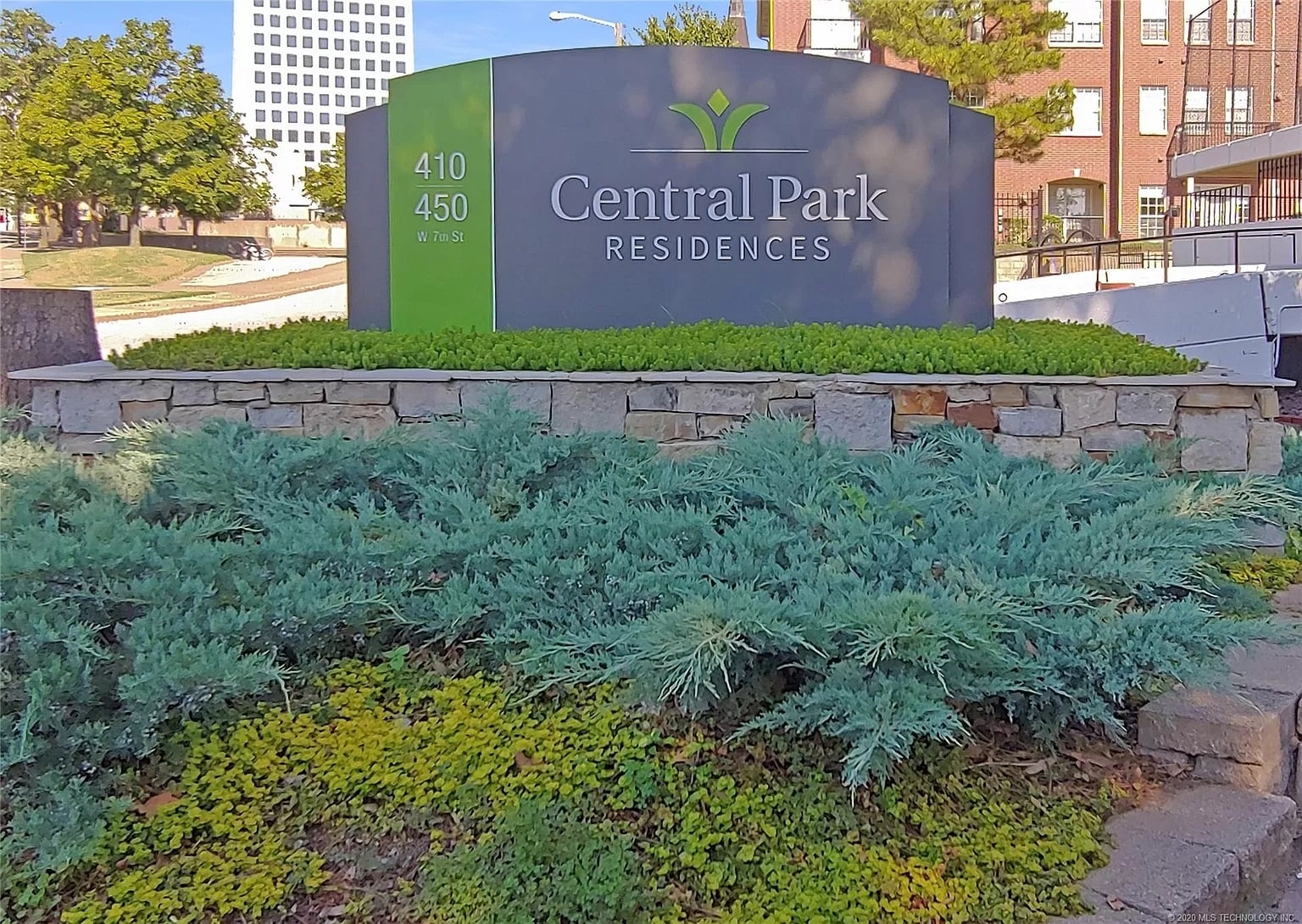 Building Photo - 410 W 7th St #1521