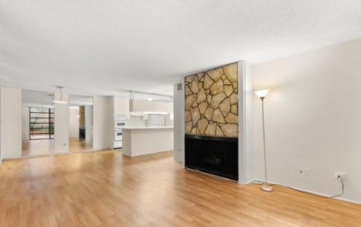 Building Photo - 450 Bauchet St