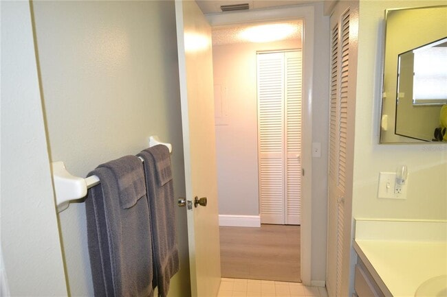 Building Photo - 284 Woodlake Wynde