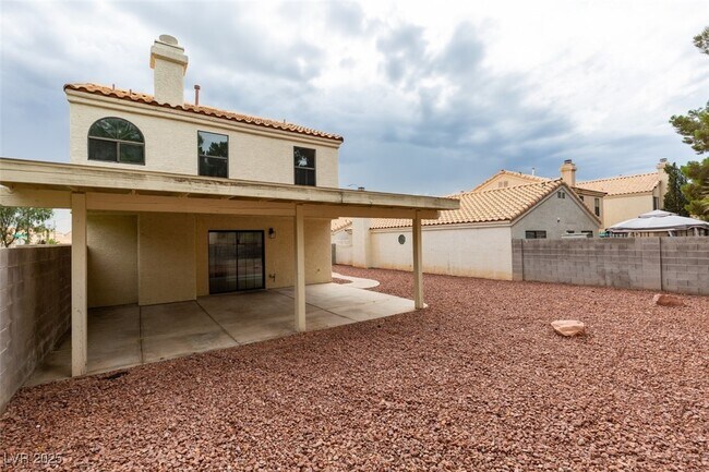 Building Photo - 2337 Chatfield Dr