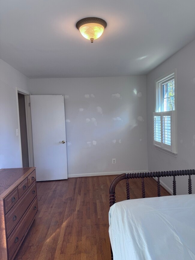 Building Photo - 5120 Sideburn Rd