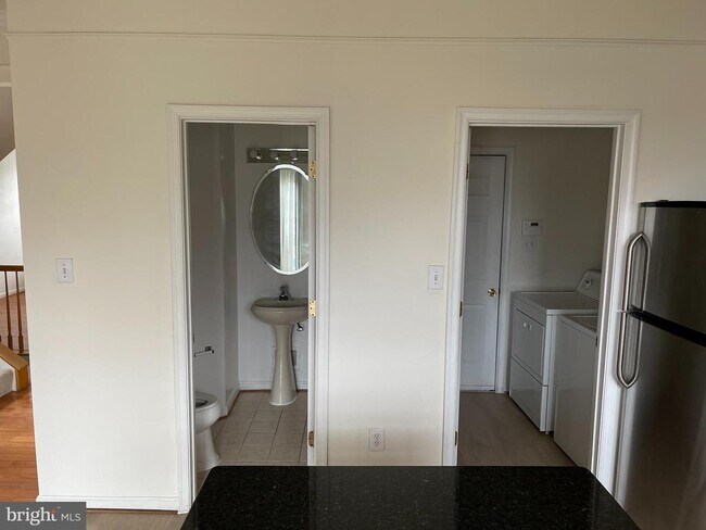 Building Photo - 3208 Stanford St