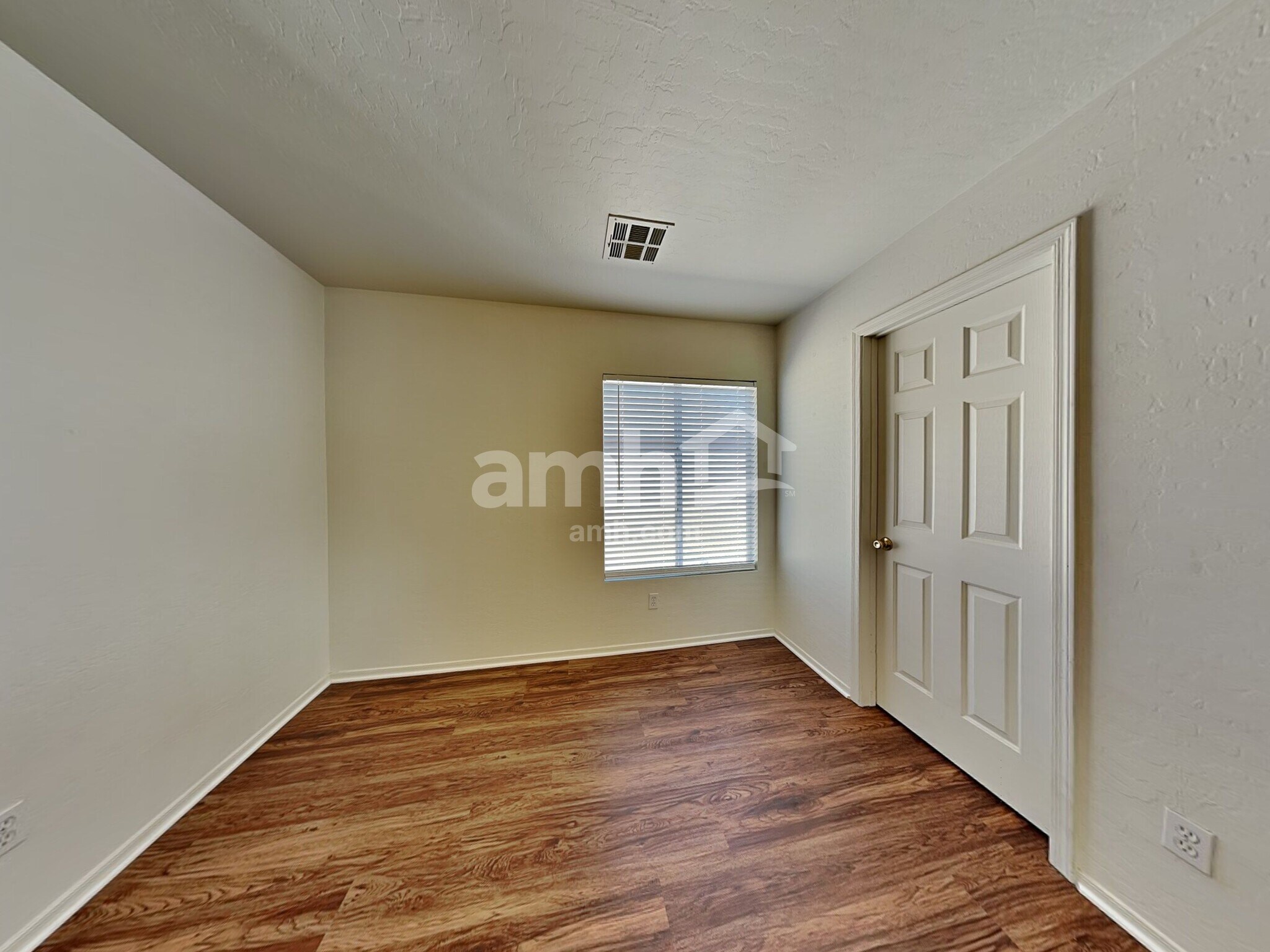 Building Photo - 14838 W Columbine Dr