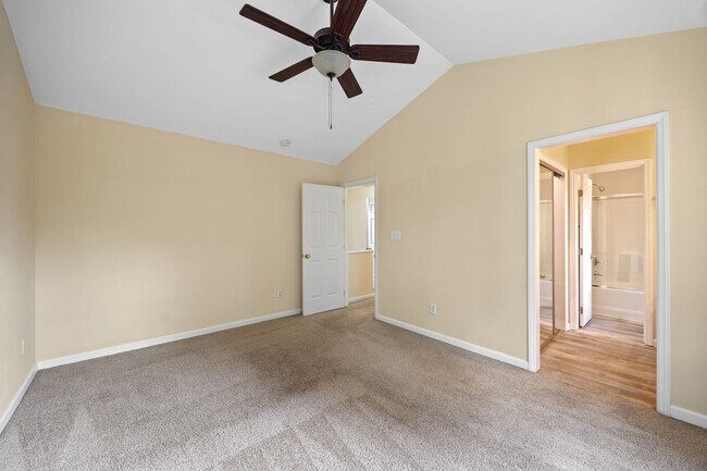 Building Photo - Three Bedroom Home!