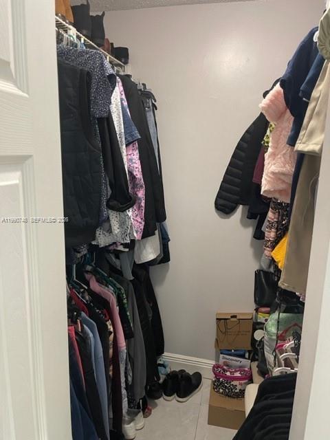 Building Photo - 14421 N Kendall Dr