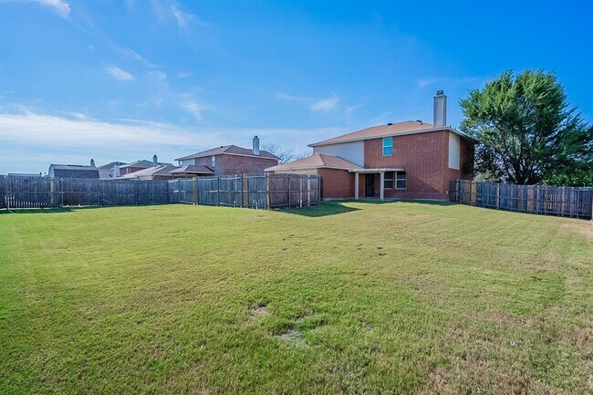 Building Photo - 1000 Bumble Bee Dr