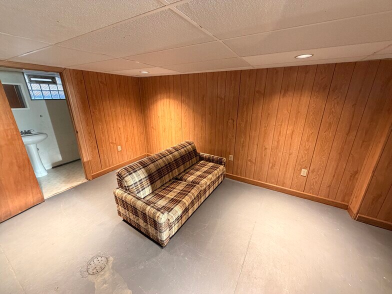 Building Photo - 248 Beverly Rd