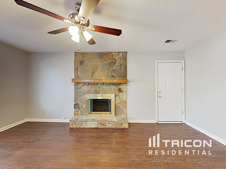 Building Photo - 389 Hillridge Dr