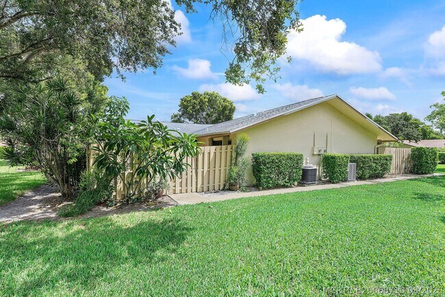 Building Photo - 836 NW 29th Ave